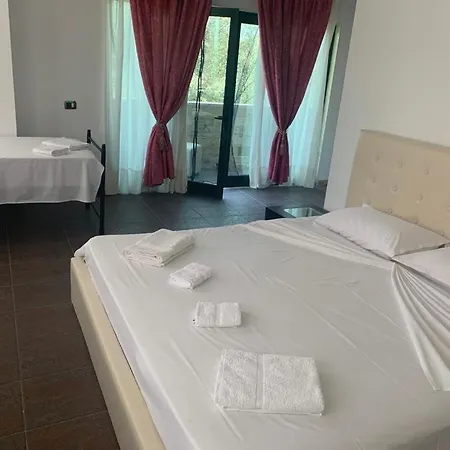 Different & Restorant Hotel