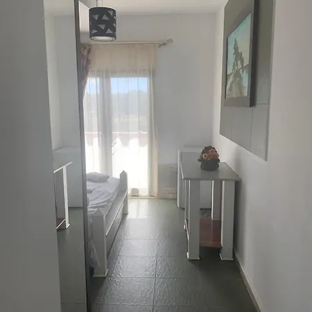 Hotel Different & Restorant Divjake